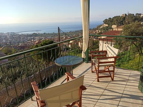 Kiparissia Castle & Sea view House in Messenia