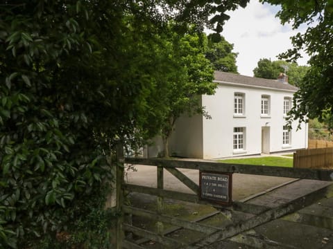 9 Copes Gardens House in Truro