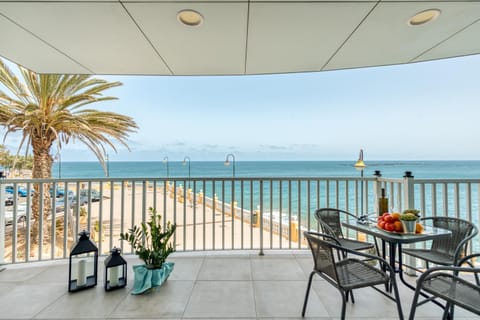 Balcony/Terrace, Decorative detail, Beach, On site, Sea view, Street view, Quiet street view