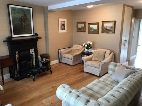 Living room, Seating area, fireplace, internet