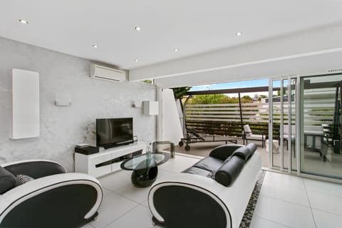 Balcony/Terrace, Living room