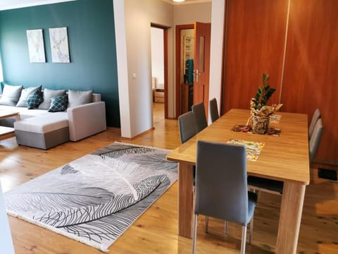 Communal lounge/ TV room, Living room, Dining area