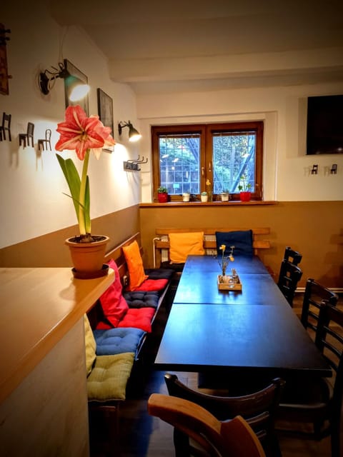 Restaurant/places to eat, Breakfast, Lunch
