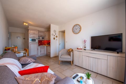 TV and multimedia, Kitchen or kitchenette, Living room