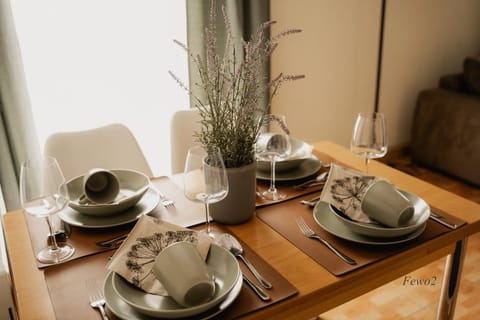 Dining area, Food