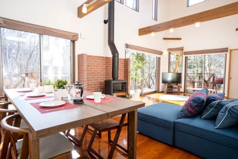Communal lounge/ TV room, Balcony/Terrace, Living room, Dining area, Communal kitchen