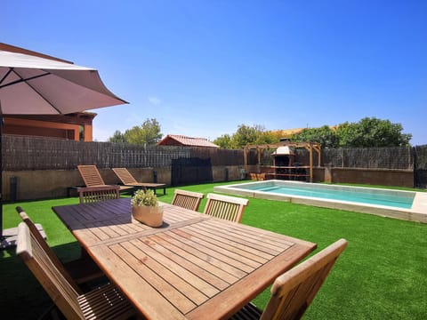 BBQ facilities, Garden, Swimming pool
