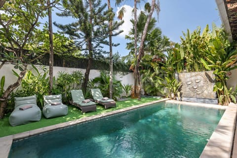 Garden, Garden view, Pool view, Swimming pool, sunbed