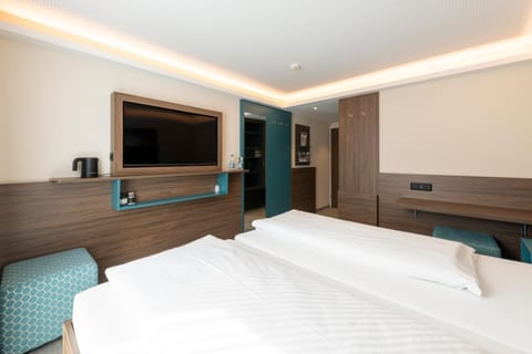 Bed, TV and multimedia, Coffee/tea facilities, Photo of the whole room, Decorative detail, Bedroom