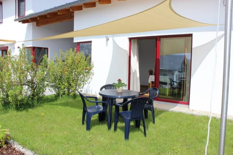 Property building, Garden, Balcony/Terrace