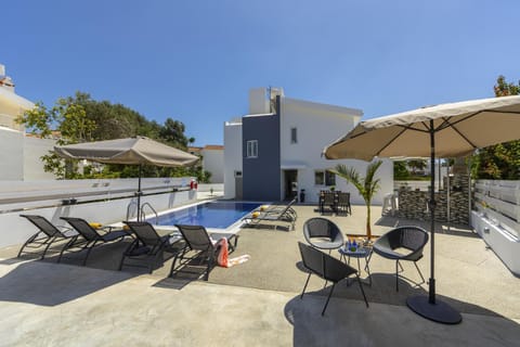 Patio, BBQ facilities, Lounge or bar, Swimming pool
