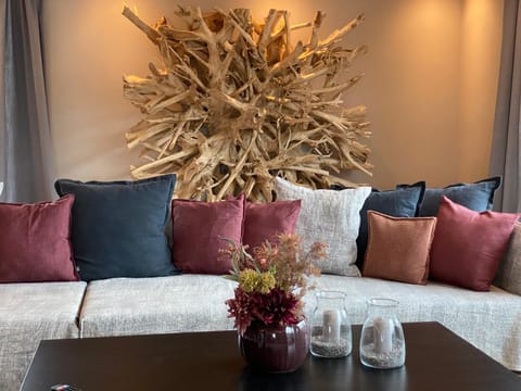 Living room, Decorative detail, Seating area