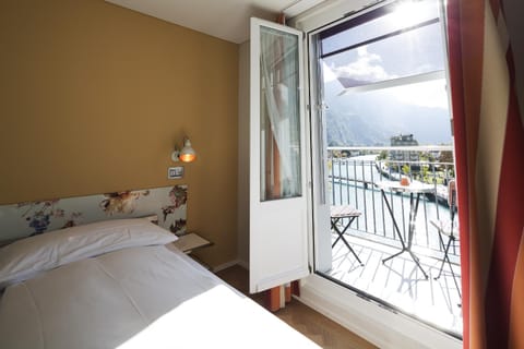 View (from property/room), Balcony/Terrace, Bedroom