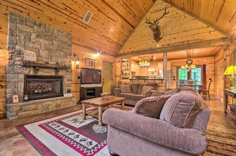 Spacious Family Home with Fire Pit by Norfork Lake! House in Norfork Lake