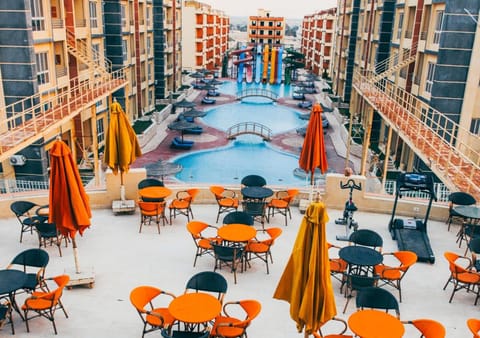 Patio, People, Balcony/Terrace, Lounge or bar, Beach, Pool view