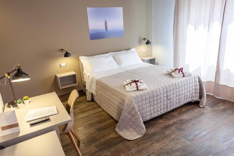 Shower, Toilet, Nearby landmark, Restaurant/places to eat, Neighbourhood, Natural landscape, Bathroom, TV and multimedia, Balcony/Terrace, Fitness centre/facilities, Seating area, Beach, Bedroom, Supermarket/grocery shop, Shopping Area, Swimming pool, bunk bed, Family