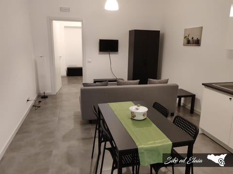 Communal lounge/ TV room, Dining area