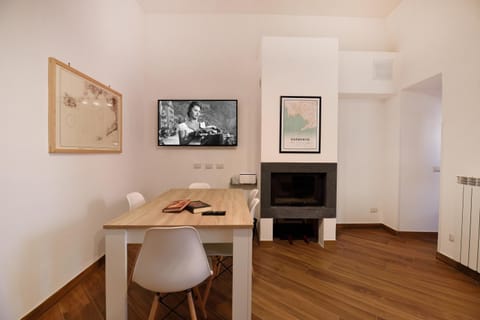 Communal lounge/ TV room, TV and multimedia, Dining area