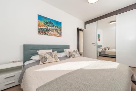 Mediteran luxury penthouse with jacuzzi Apartment in Novalja