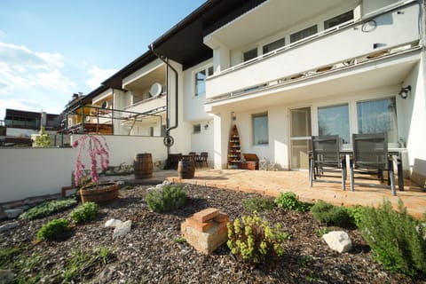 Property building, Balcony/Terrace, Garden view