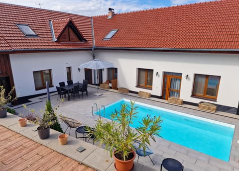 Property building, Patio, Balcony/Terrace, Swimming pool