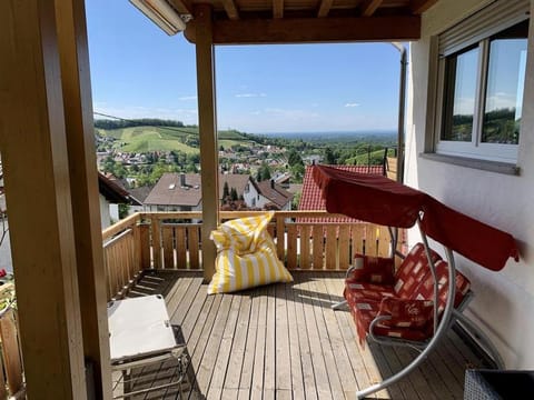 Property building, Balcony/Terrace, Seating area, Mountain view