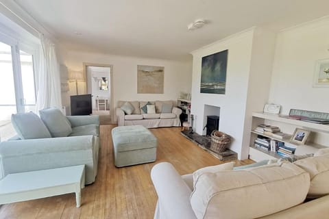 SECLUDED COTTAGE-4 BED-Sleeps 8- TREARDDUR BAY House in Trearddur Bay