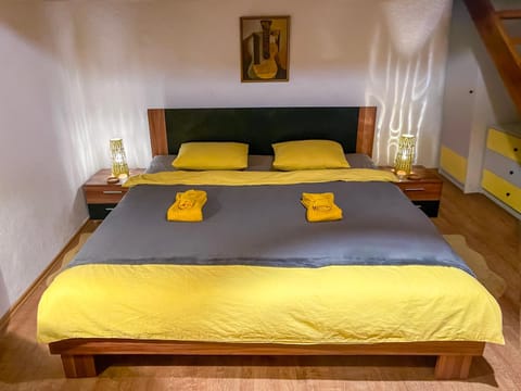 Bed, Bedroom