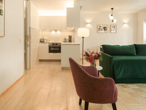 Kitchen or kitchenette, Seating area