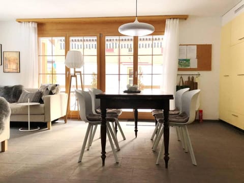 Modern Condo Comfy Queen bed Fast WiFi House in Lauterbrunnen