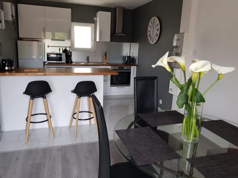 Kerguil-hanna agréable et familiale, 4 pers, piscine privée du 15 juin à mi-septembre House in Finistere