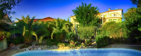 Property building, Garden, Garden view, Pool view, Swimming pool, Swimming pool