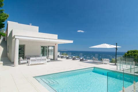 Property building, Sea view, Swimming pool
