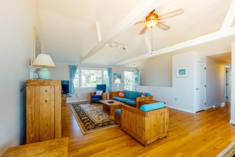 Beaches n' Sunsets House in North Eastham