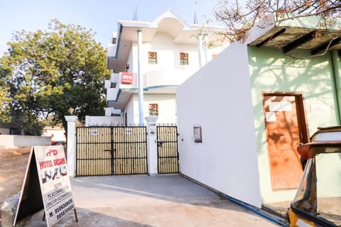 Facade/entrance