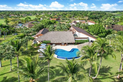 Property building, Bird's eye view, Swimming pool