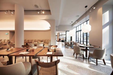 Restaurant/places to eat, Food and drinks, Meals, Breakfast, Lunch