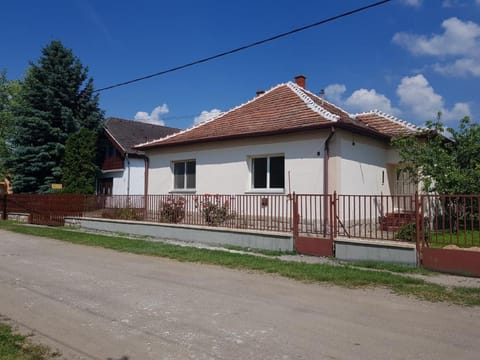 Property building, Day, Neighbourhood, Street view