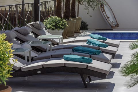 Luxury Villa -Heated Pool -Jacuzzi Villa in Okrug Gornji