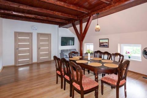 TV and multimedia, Living room, Seating area, Dining area