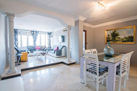 TV and multimedia, Living room, Dining area