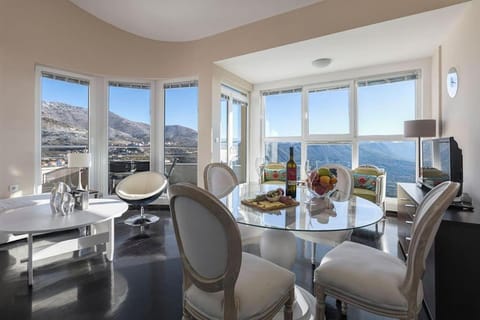 Living room, Dining area, Mountain view, Pool view, Sea view