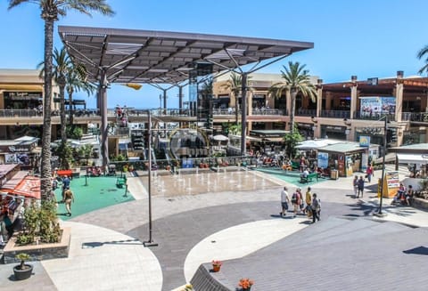 Nearby landmark, Evening entertainment, Shopping Area