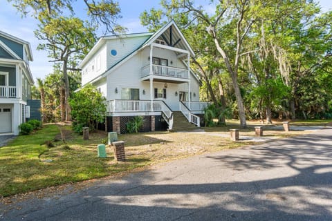 Lloyd's Lodge at Davis Love Dr House in Fripp Island