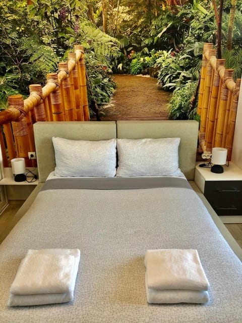 Bed, Garden, View (from property/room), Balcony/Terrace, Living room, Photo of the whole room, Seating area, Bedroom, Garden view