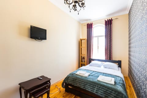 Bed, TV and multimedia, Photo of the whole room