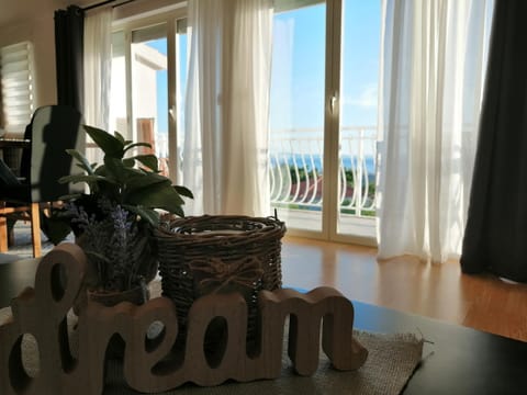 Apartment near the sea-self check-in Apartment in Podstrana