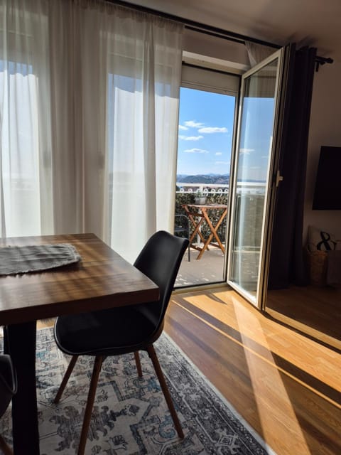 Apartment near the sea-self check-in Apartment in Podstrana