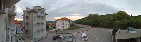 Neighbourhood, Balcony/Terrace