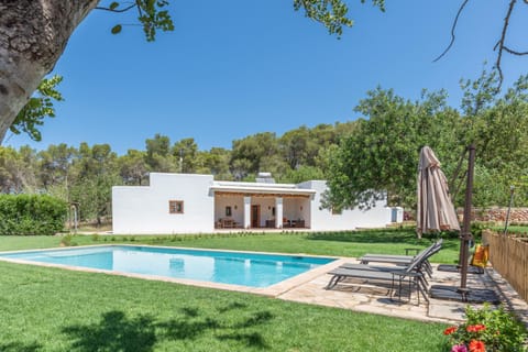 Property building, Garden, Swimming pool, Swimming pool